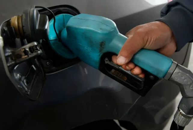 YPF vuelve a aumentar combustibles en Mendoza por volatilidad internacional - imagen adicional