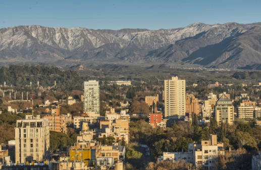 Mendoza capital superó los dos millones de visitantes en su último balance anual - imagen adicional