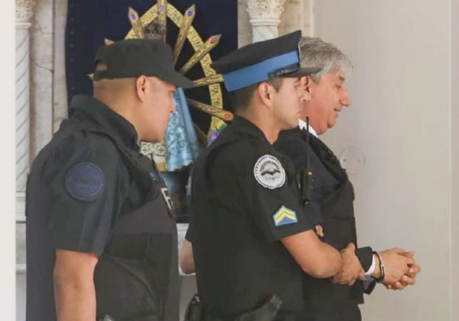 El ex juez Walter Bento tendrá permiso para pasar fines de semana en su hogar - imagen adicional