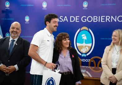 Cornejo homenajeó a dos tunuyaninos por Juegos Suramericanos - imagen adicional