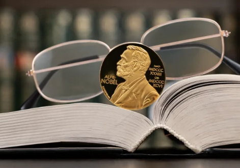 Tres escritores argentinos suenan fuerte para el Nobel de Literatura
