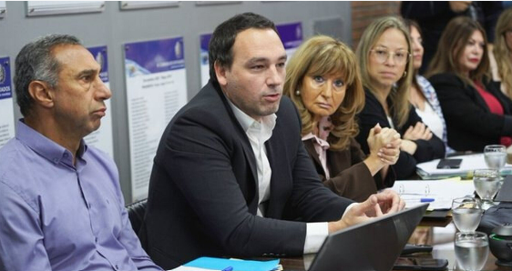 Gobierno presenta tres proyectos para reformar el sistema de salud mendocino