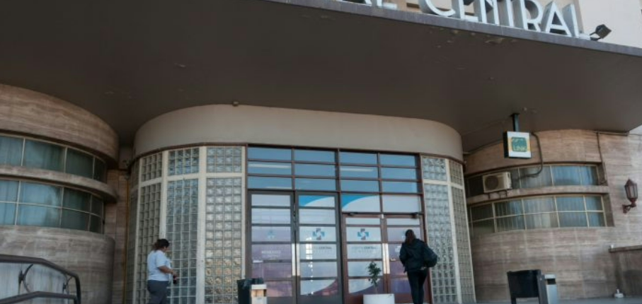 Mendoza cobraría a extranjeros en hospitales y afirma reducir turismo sanitario