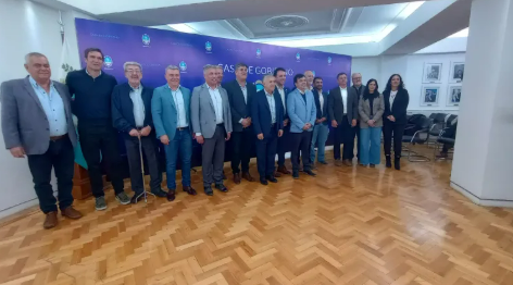 García Zalazar firma convenio de capacitación con municipios, pero peronistas no asisten