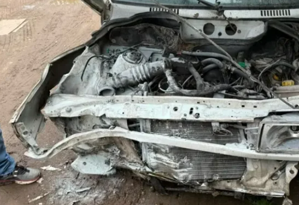 Un bache en la ruta causó vuelco y fuego total del auto en Tunuyán