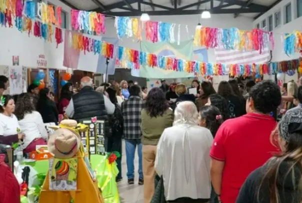 La Escuela Municipal de Idiomas de Tunuyán presentó su primer evento cultural - imagen adicional