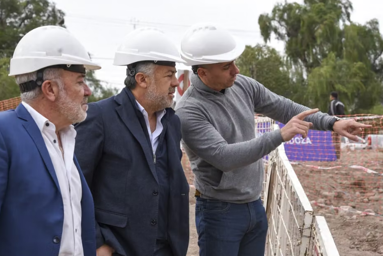 Calvente carga contra Aysam por desbordes cloacales en Guaymallén - imagen adicional