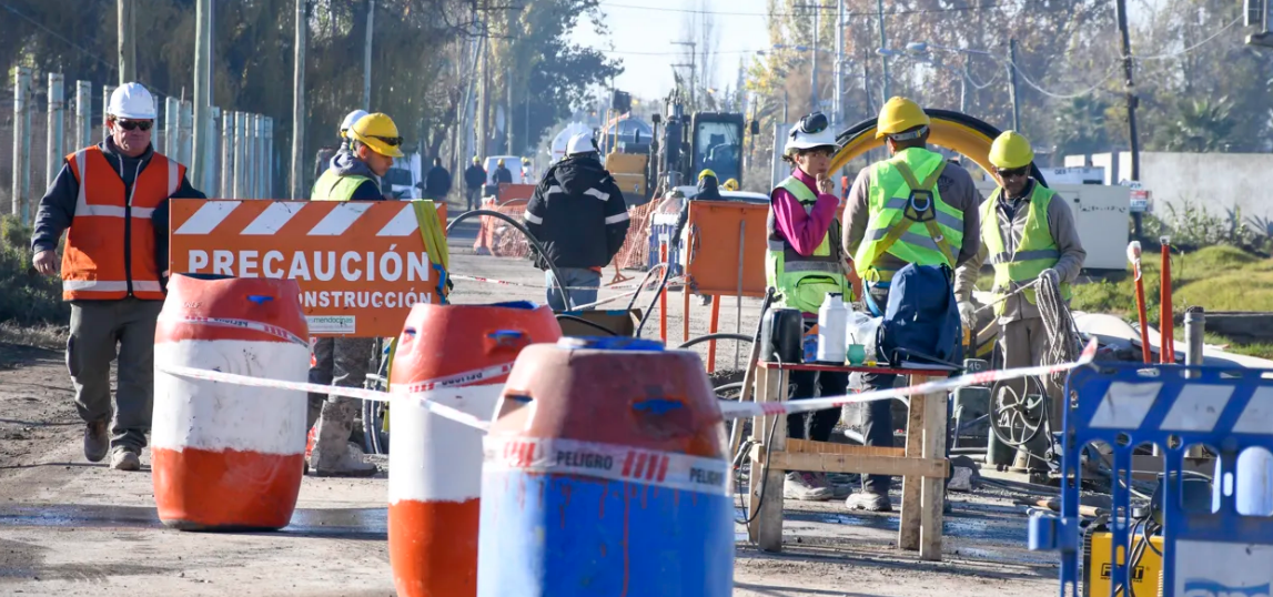 Calvente carga contra Aysam por desbordes cloacales en Guaymallén
