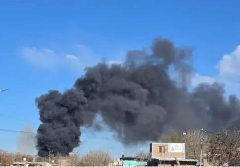 Bomberos controló incendio de malezas detrás de gomería en Tunuyán