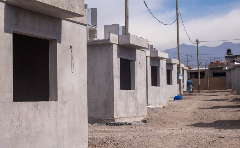 Ulpiano Suárez supervisa construcción de 37 viviendas en predio ex Aliar - imagen adicional