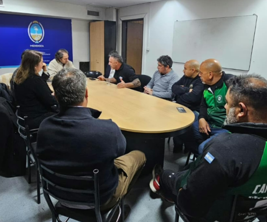 Gremios petroleros se cierran en defensa del empleo en Mendoza - imagen adicional