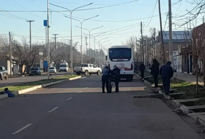 Choque entre colectivo y bicicleta en Vista Flores dejó herida