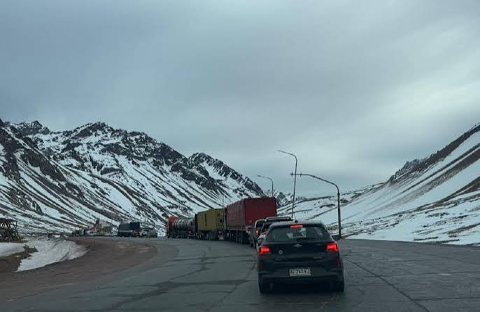 Paso a Chile cierra este miércoles por nevadas y mal tiempo - imagen adicional